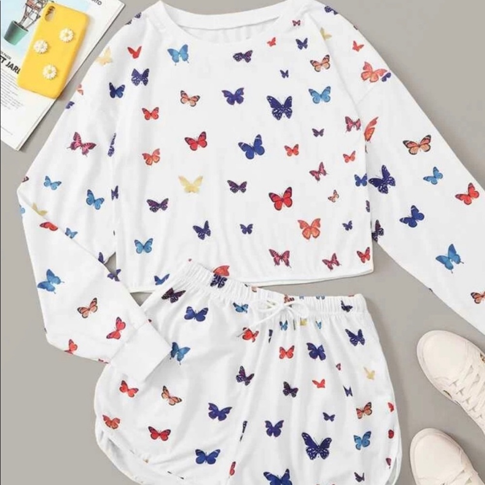 COPY - Butterfly lounge set FREE WITH PURCHASE 🦋